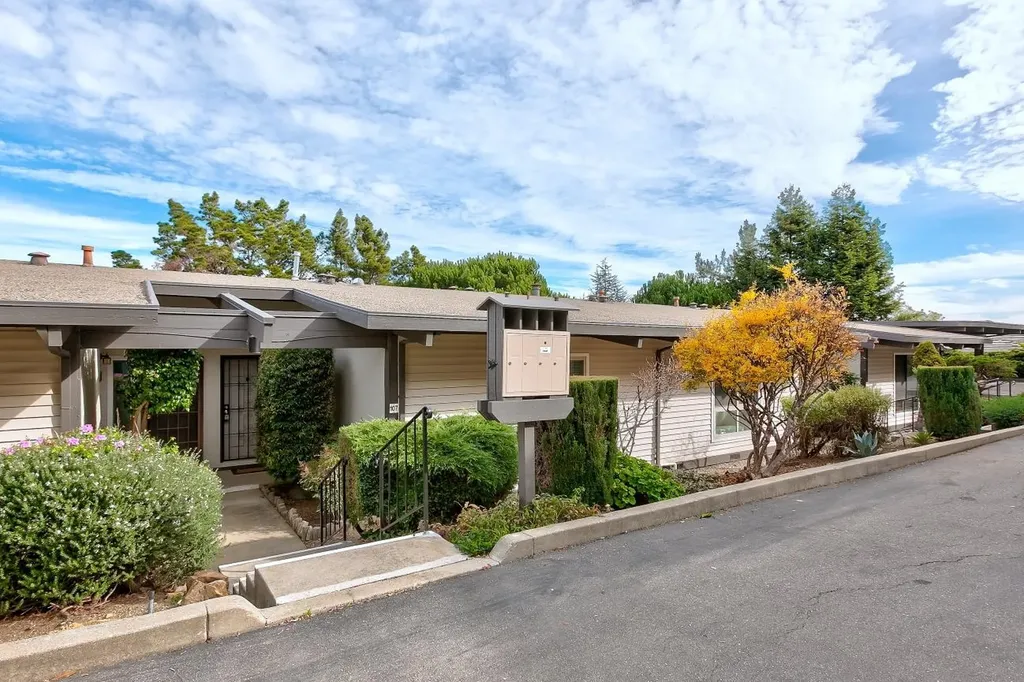 19100 Crest Castro Valley CA 94546