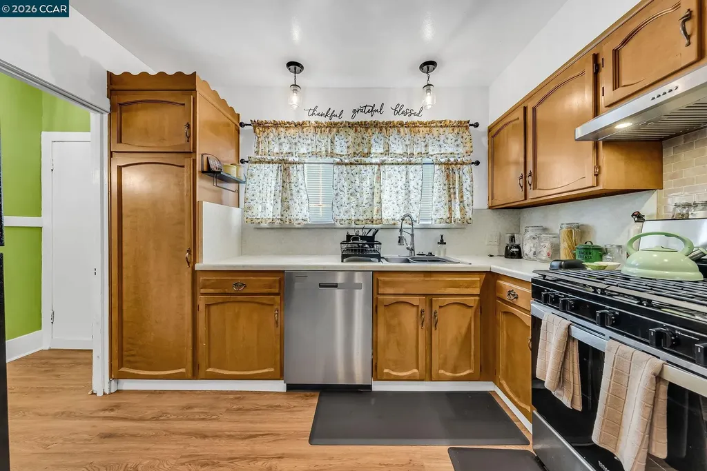 2628 Logan Street Oakland CA 94601