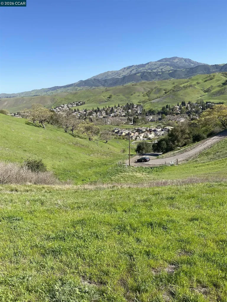 2490 Tassajara Lane Danville CA 94526
