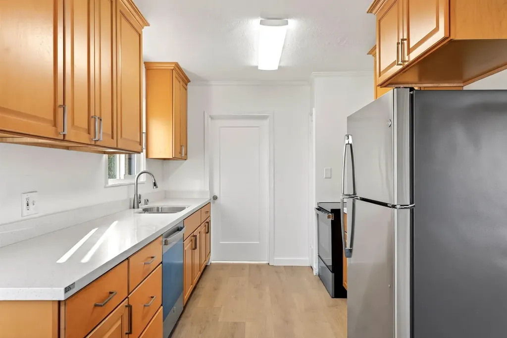 10200 Royal Ann Street Oakland CA 94603