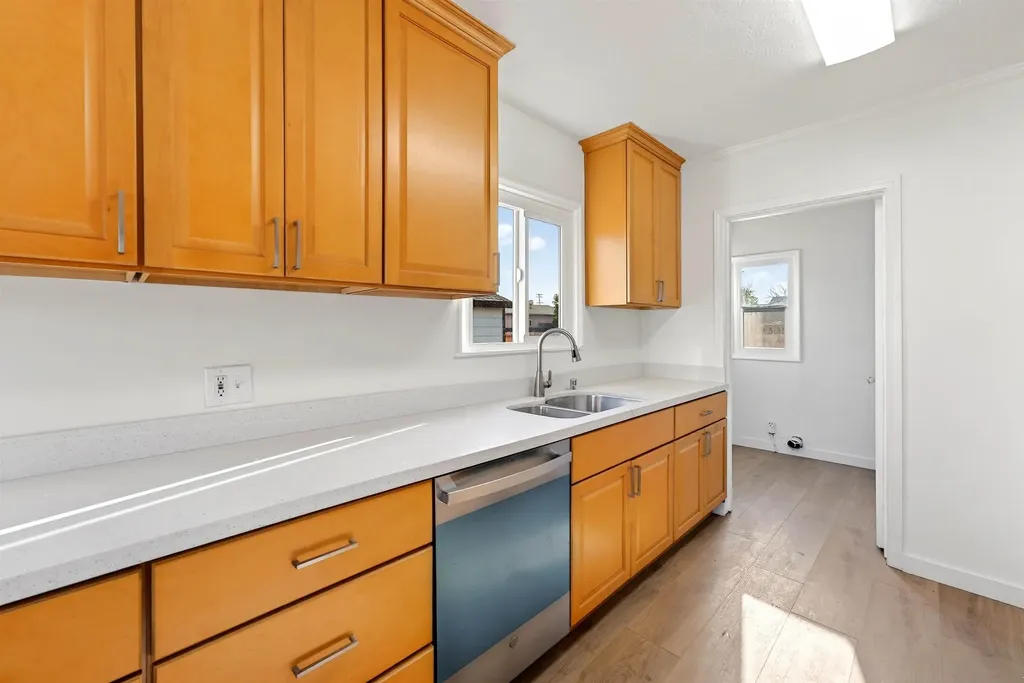 10200 Royal Ann Street Oakland CA 94603