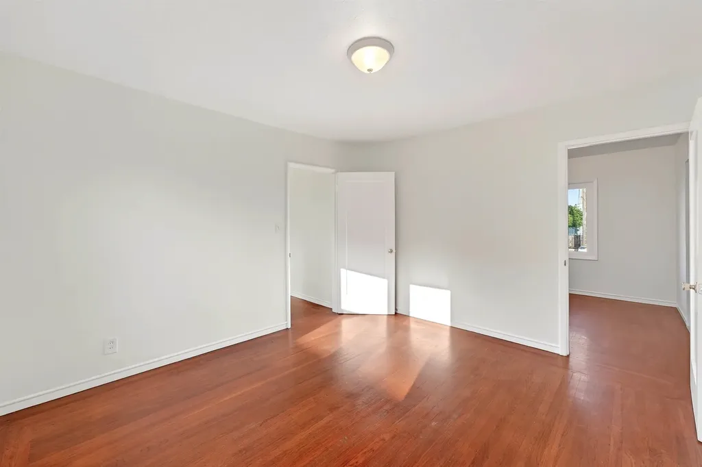 10200 Royal Ann Street Oakland CA 94603