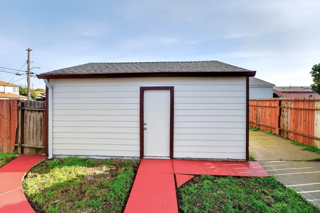 10200 Royal Ann Street Oakland CA 94603