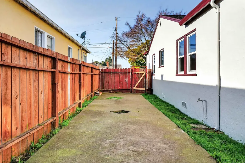 10200 Royal Ann Street Oakland CA 94603