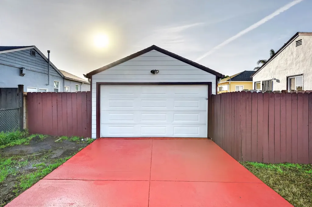 10200 Royal Ann Street Oakland CA 94603