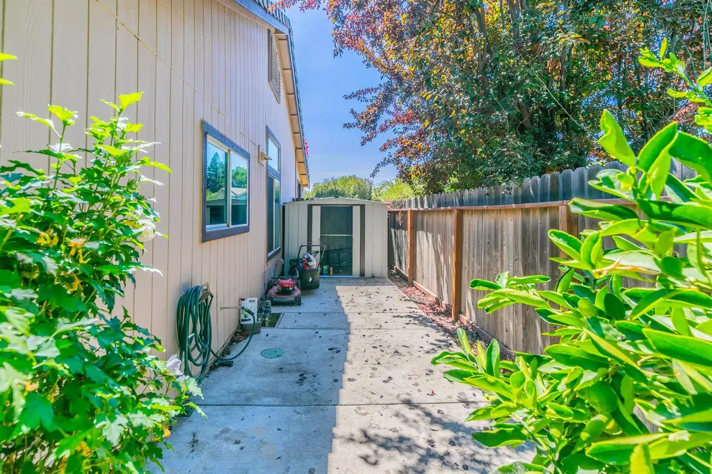 690 Woodard Way Dixon CA 95620