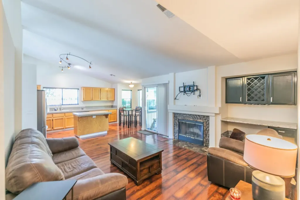 690 Woodard Way Dixon CA 95620