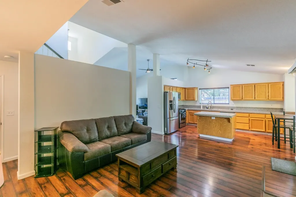 690 Woodard Way Dixon CA 95620