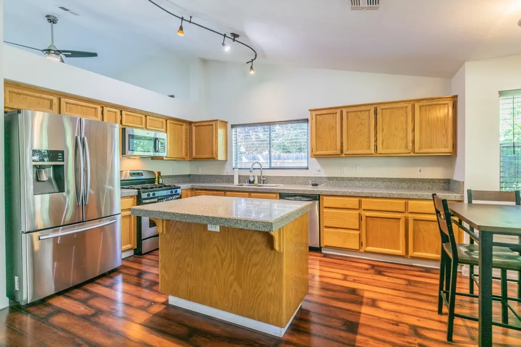 690 Woodard Way Dixon CA 95620