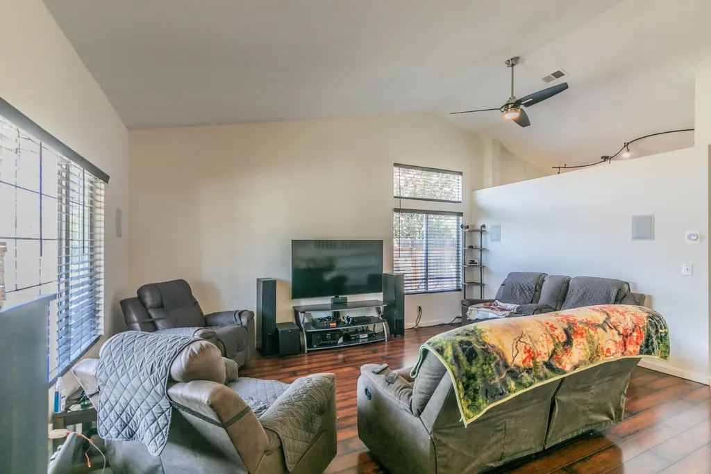 690 Woodard Way Dixon CA 95620