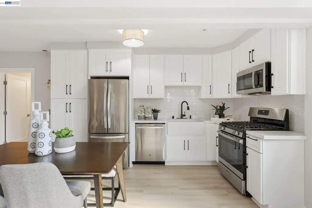 335 Hanover Avenue Oakland CA 94606