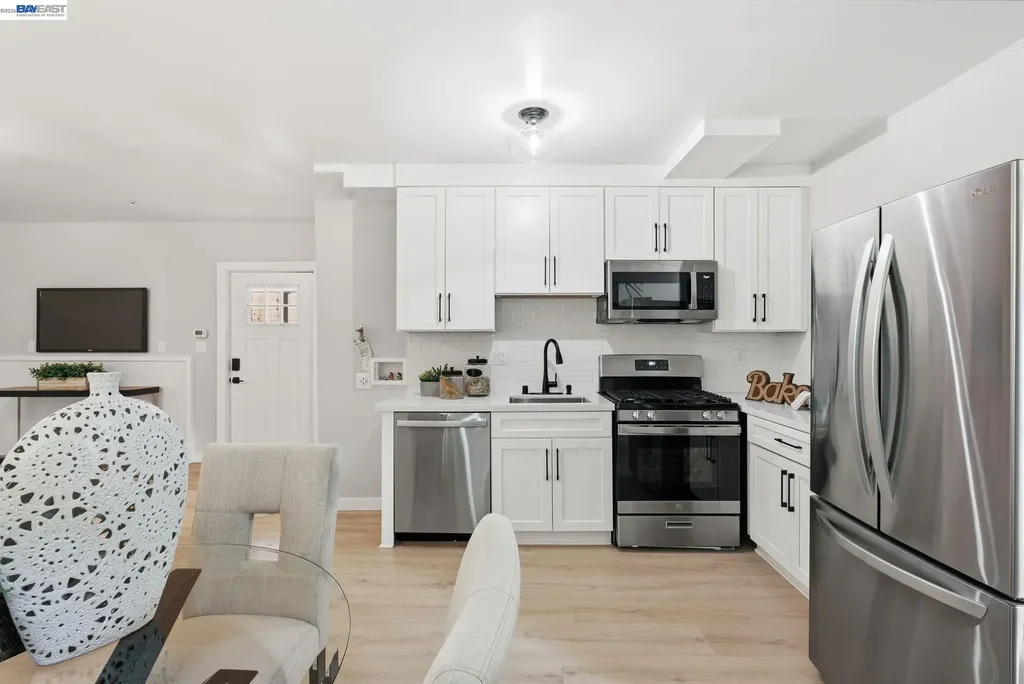 335 Hanover Avenue Oakland CA 94606