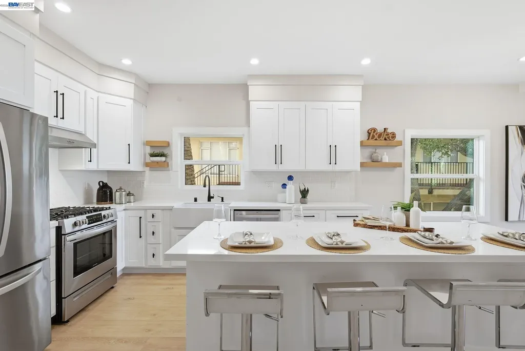 335 Hanover Avenue Oakland CA 94606