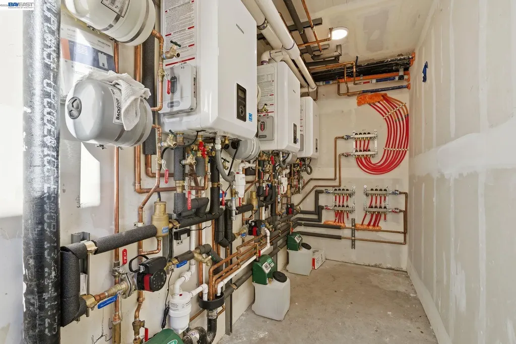 335 Hanover Avenue Oakland CA 94606