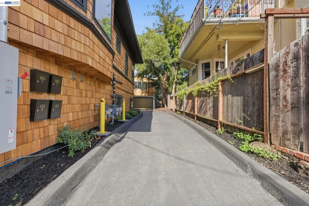 335 Hanover Avenue Oakland CA 94606