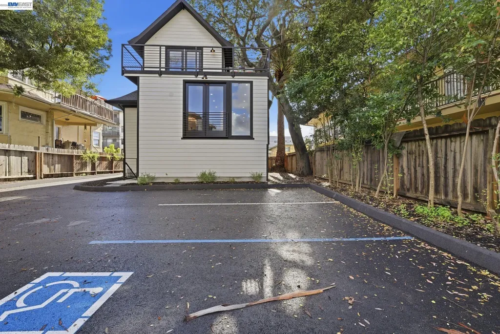 335 Hanover Avenue Oakland CA 94606