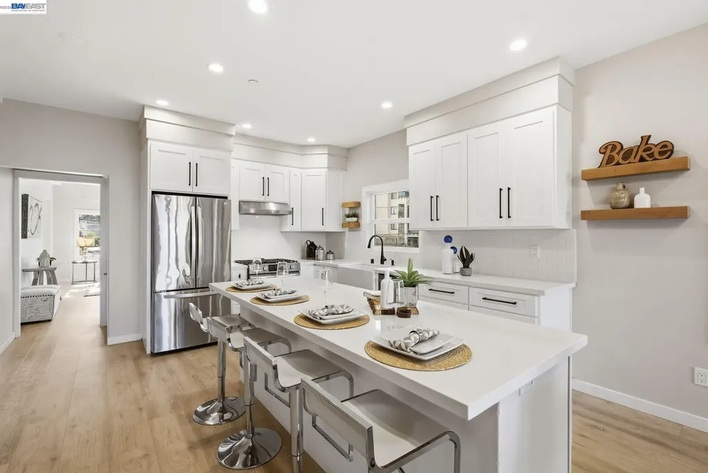 335 Hanover Avenue Oakland CA 94606