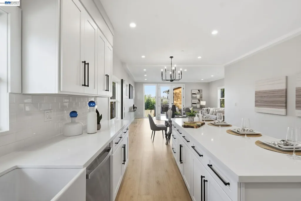 335 Hanover Avenue Oakland CA 94606