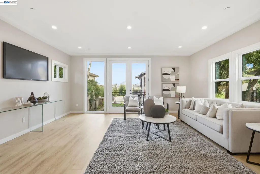 335 Hanover Avenue Oakland CA 94606