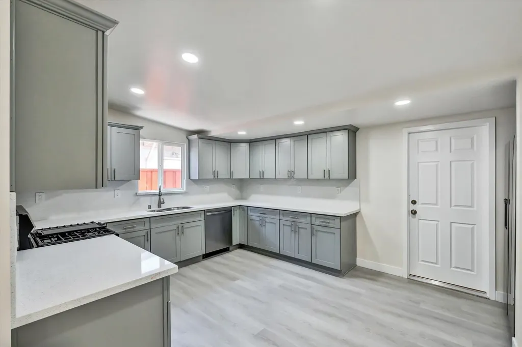 28315 Rochelle Avenue Hayward CA 94544