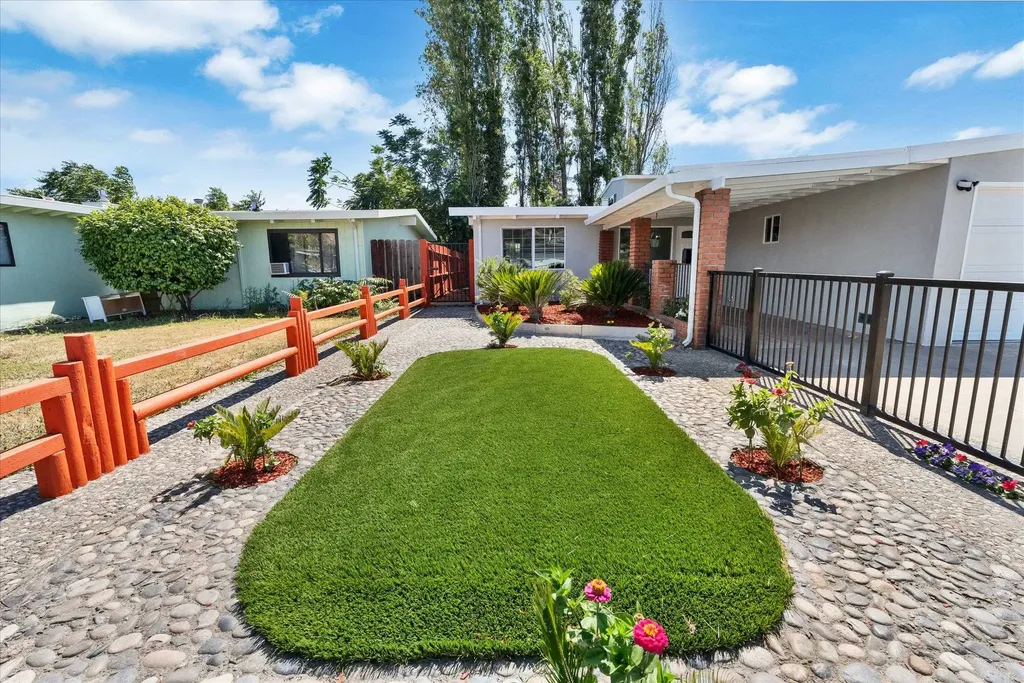 28315 Rochelle Avenue Hayward CA 94544