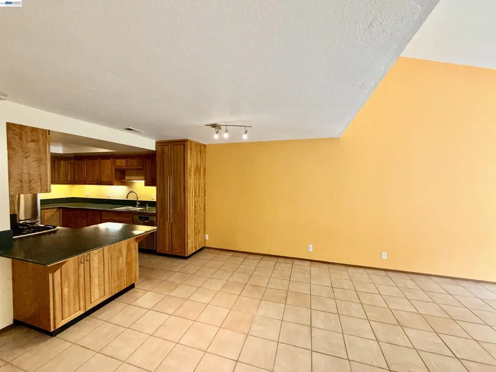 123 Ironwood Oakland CA 94605