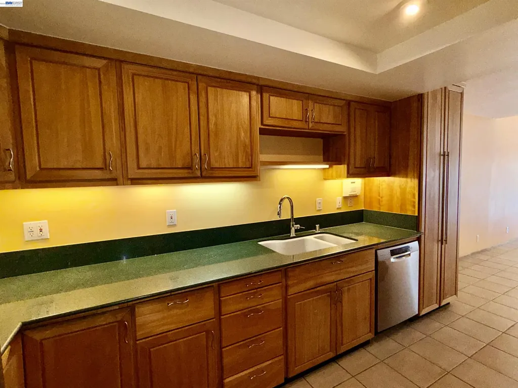 123 Ironwood Oakland CA 94605