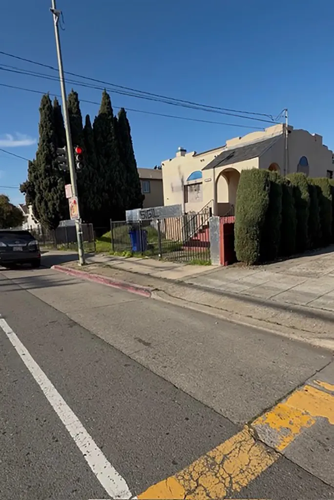 2933 35th Avenue Oakland CA 94619
