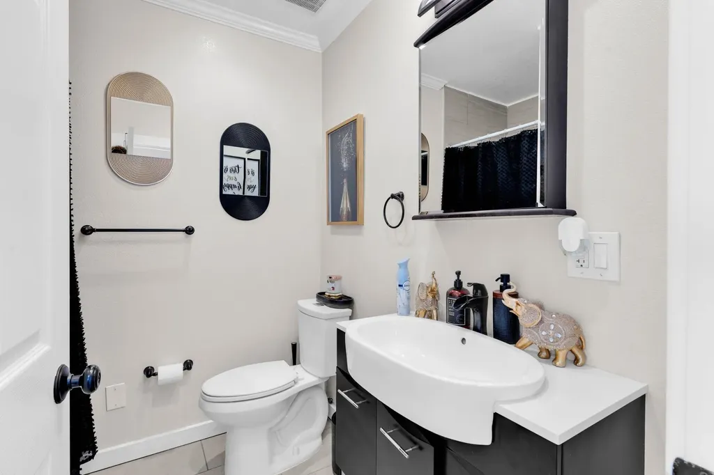 2468 Maxwell Avenue Oakland CA 94601