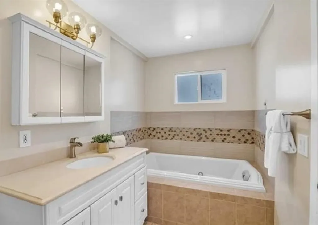 2468 Maxwell Avenue Oakland CA 94601