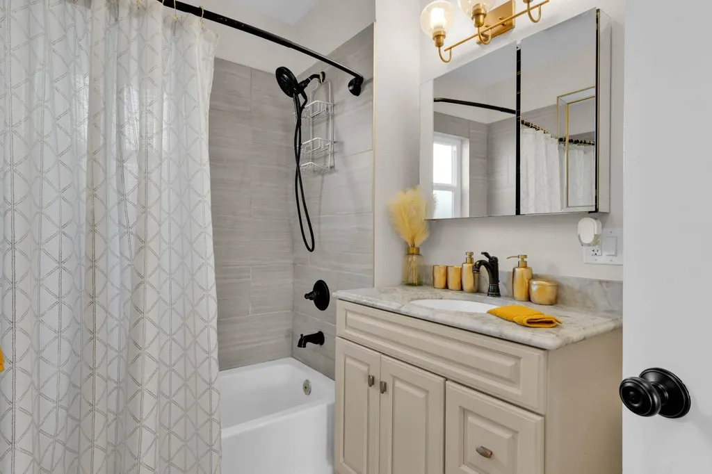 2468 Maxwell Avenue Oakland CA 94601