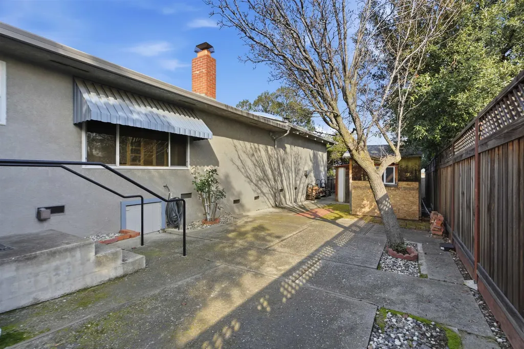 27 Barrie Drive Pittsburg CA 94565