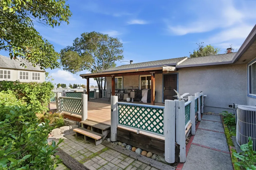 27 Barrie Drive Pittsburg CA 94565