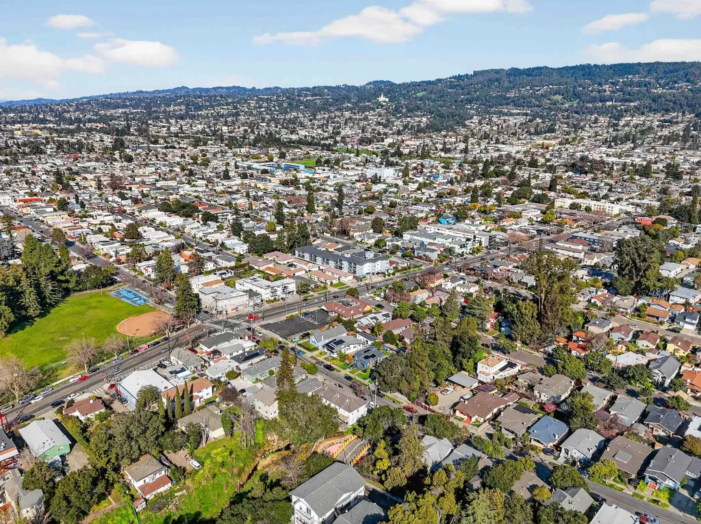 4343 Brookdale Avenue Oakland CA 94601