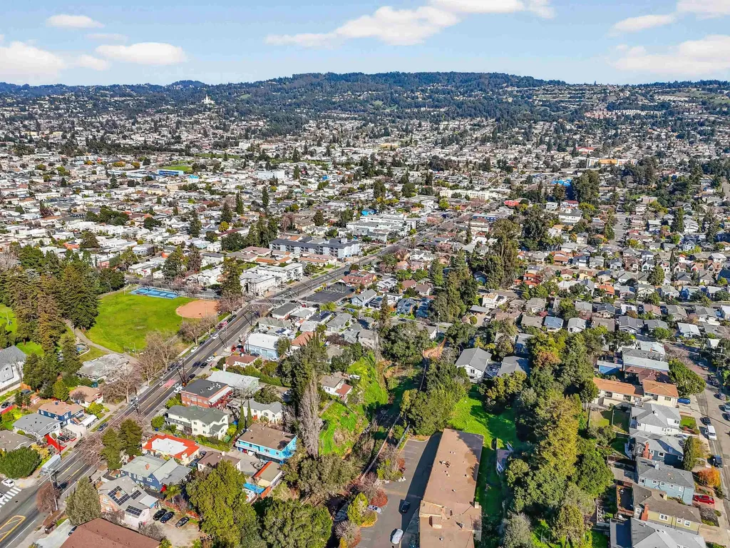 4343 Brookdale Avenue Oakland CA 94601