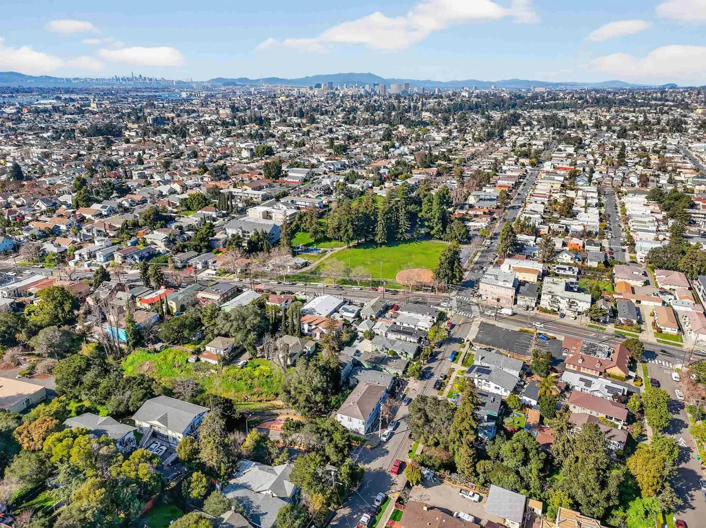 4343 Brookdale Avenue Oakland CA 94601