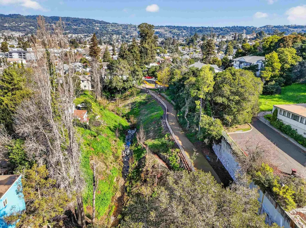 4343 Brookdale Avenue Oakland CA 94601
