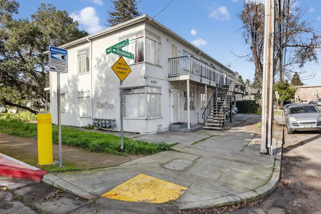 4343 Brookdale Avenue Oakland CA 94601