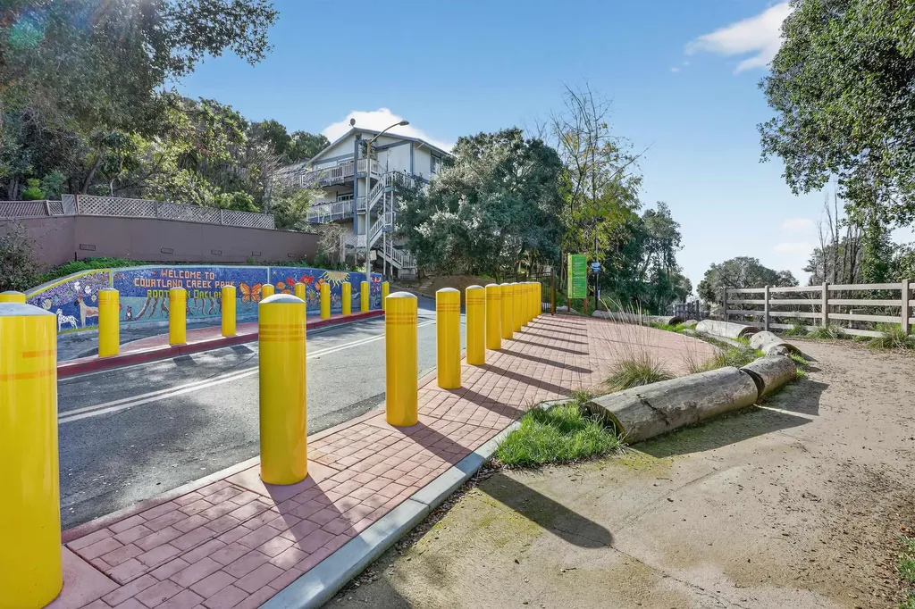 4343 Brookdale Avenue Oakland CA 94601