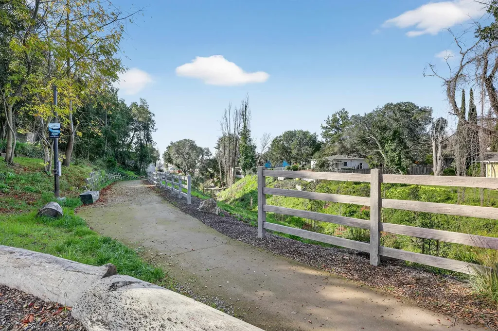 4343 Brookdale Avenue Oakland CA 94601