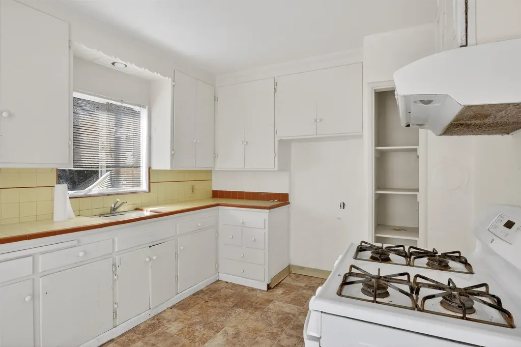 4343 Brookdale Avenue Oakland CA 94601