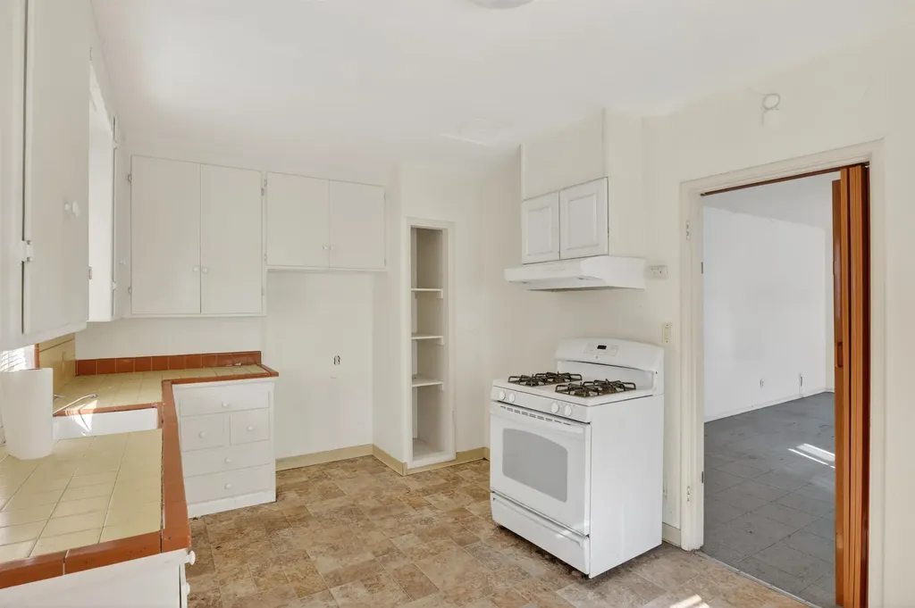 4343 Brookdale Avenue Oakland CA 94601