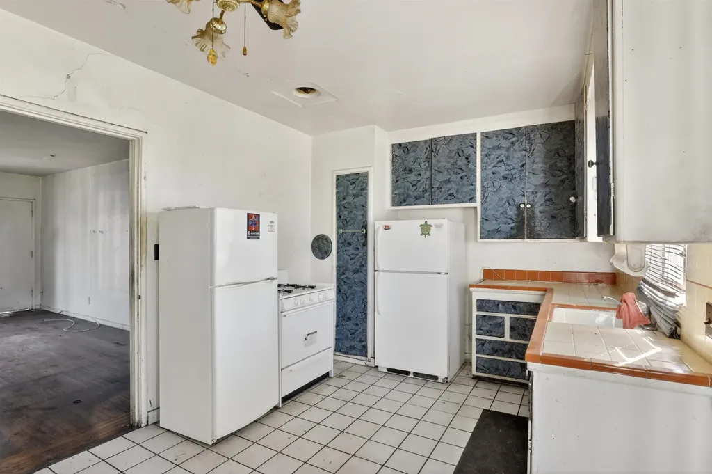 4343 Brookdale Avenue Oakland CA 94601
