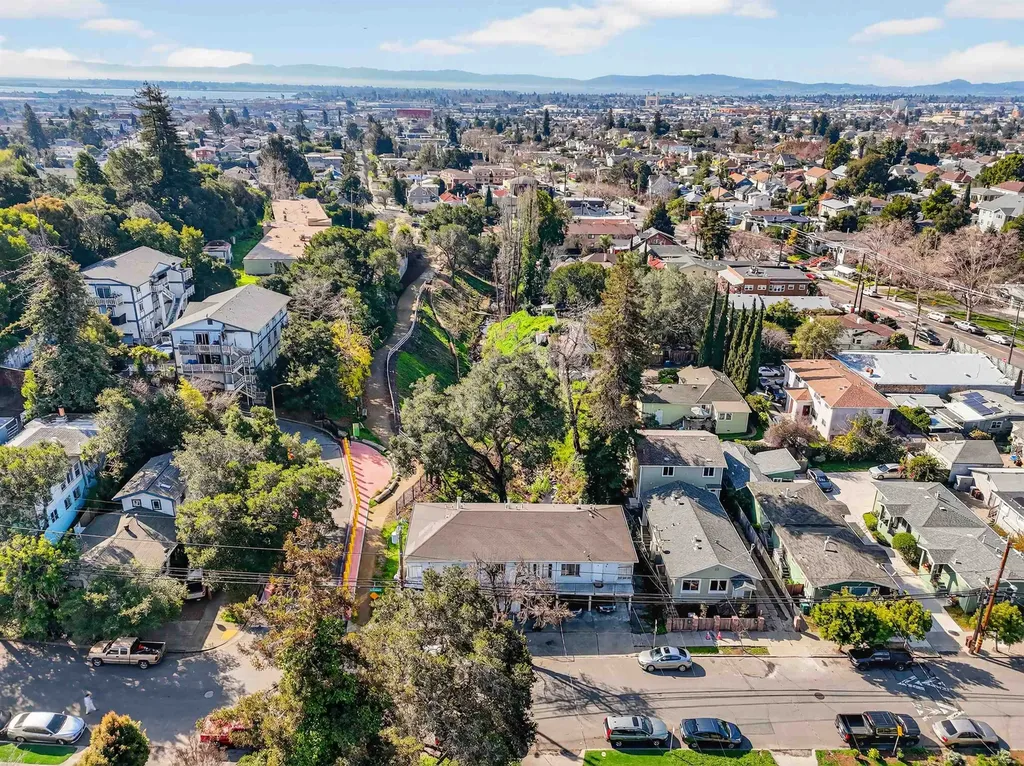 4343 Brookdale Avenue Oakland CA 94601