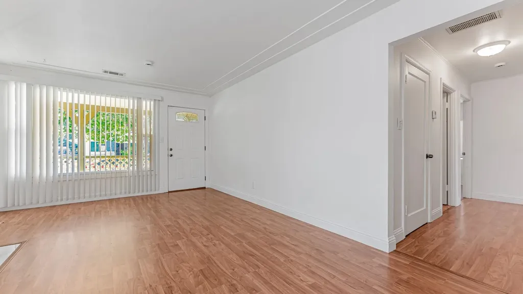 528 La Prenda Drive Oakland CA 94603