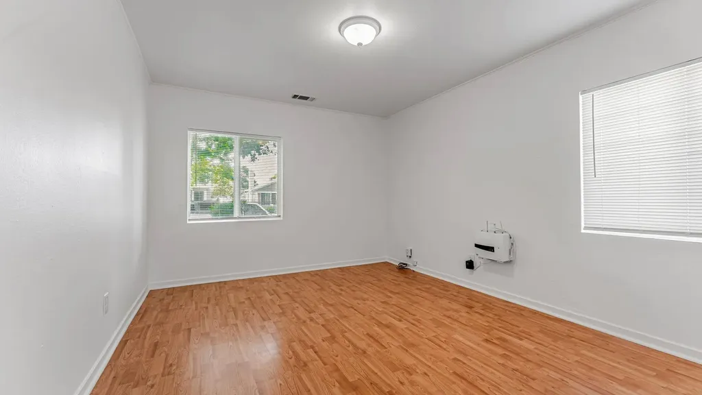 528 La Prenda Drive Oakland CA 94603