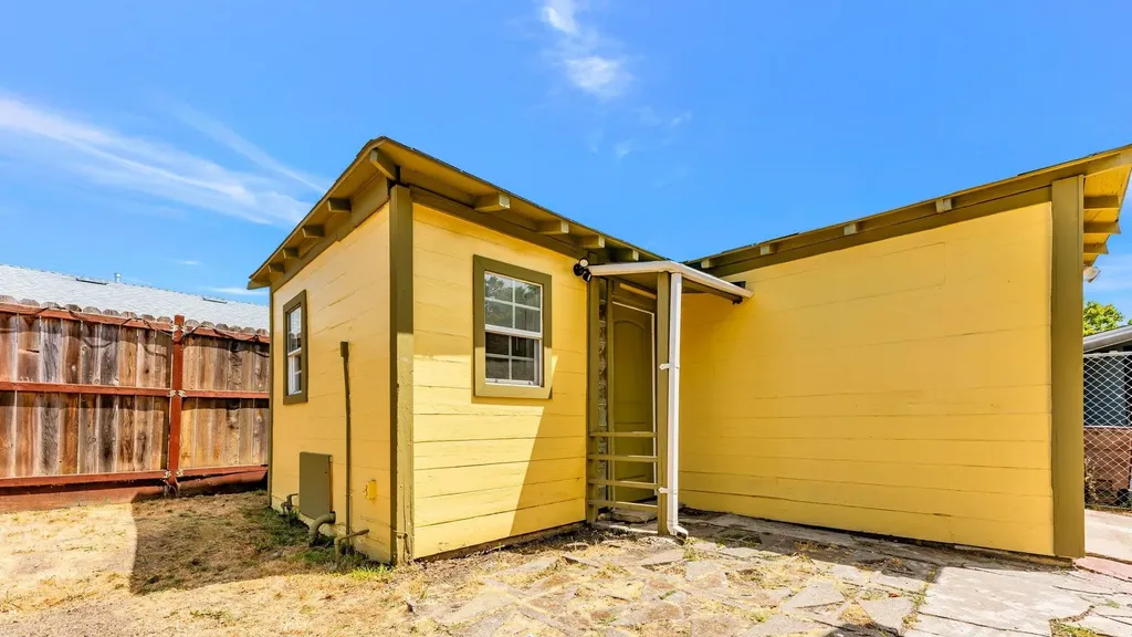 528 La Prenda Drive Oakland CA 94603