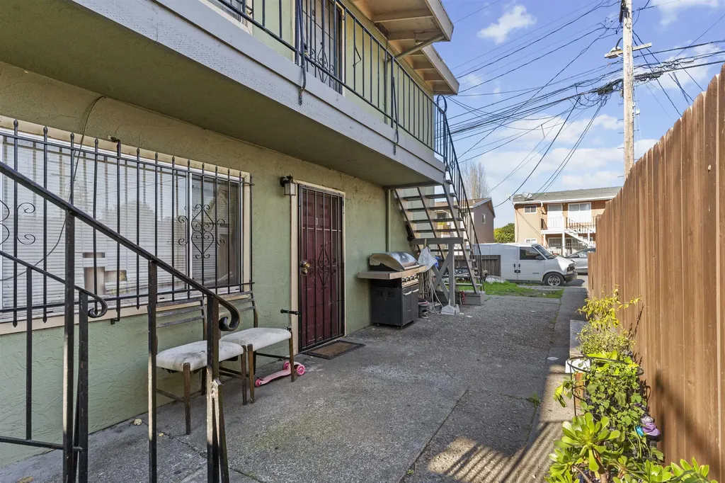 128 Catron Drive Oakland CA 94603