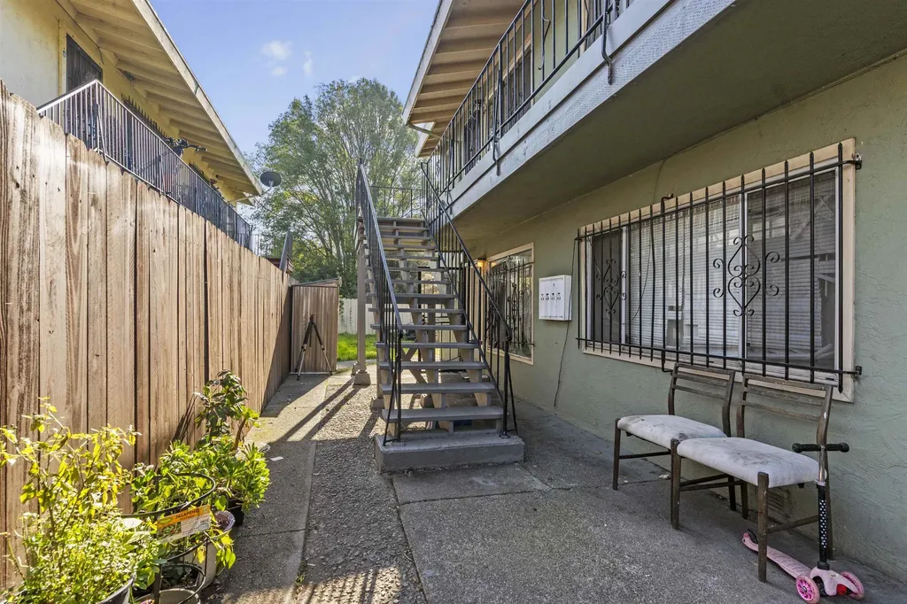 128 Catron Drive Oakland CA 94603