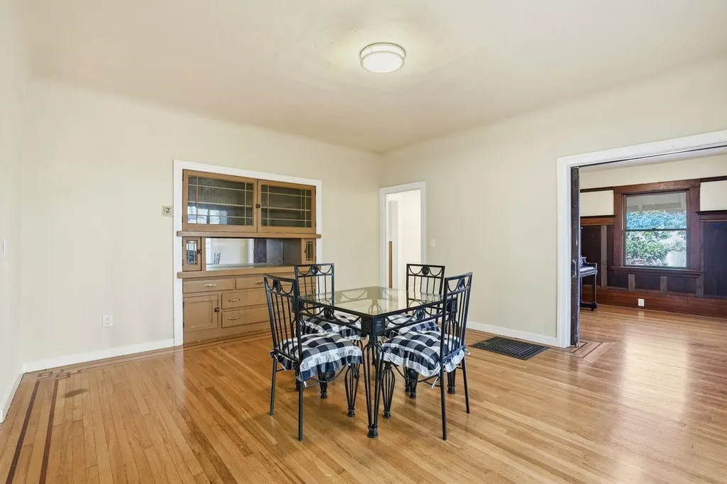 604 56th Street Oakland CA 94609